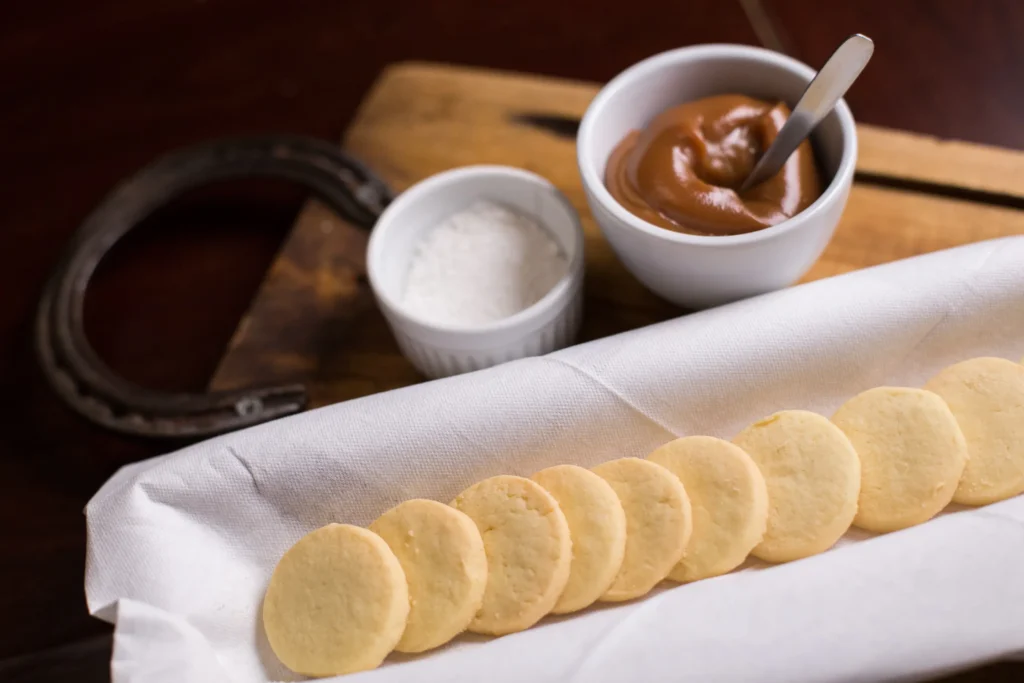 alfajor de maicena con dulce de leche